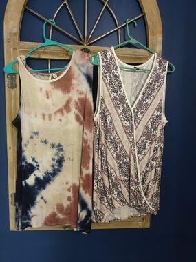 Women’s Bundle NWT Tie-DyeTank & Boho print wrap Tank